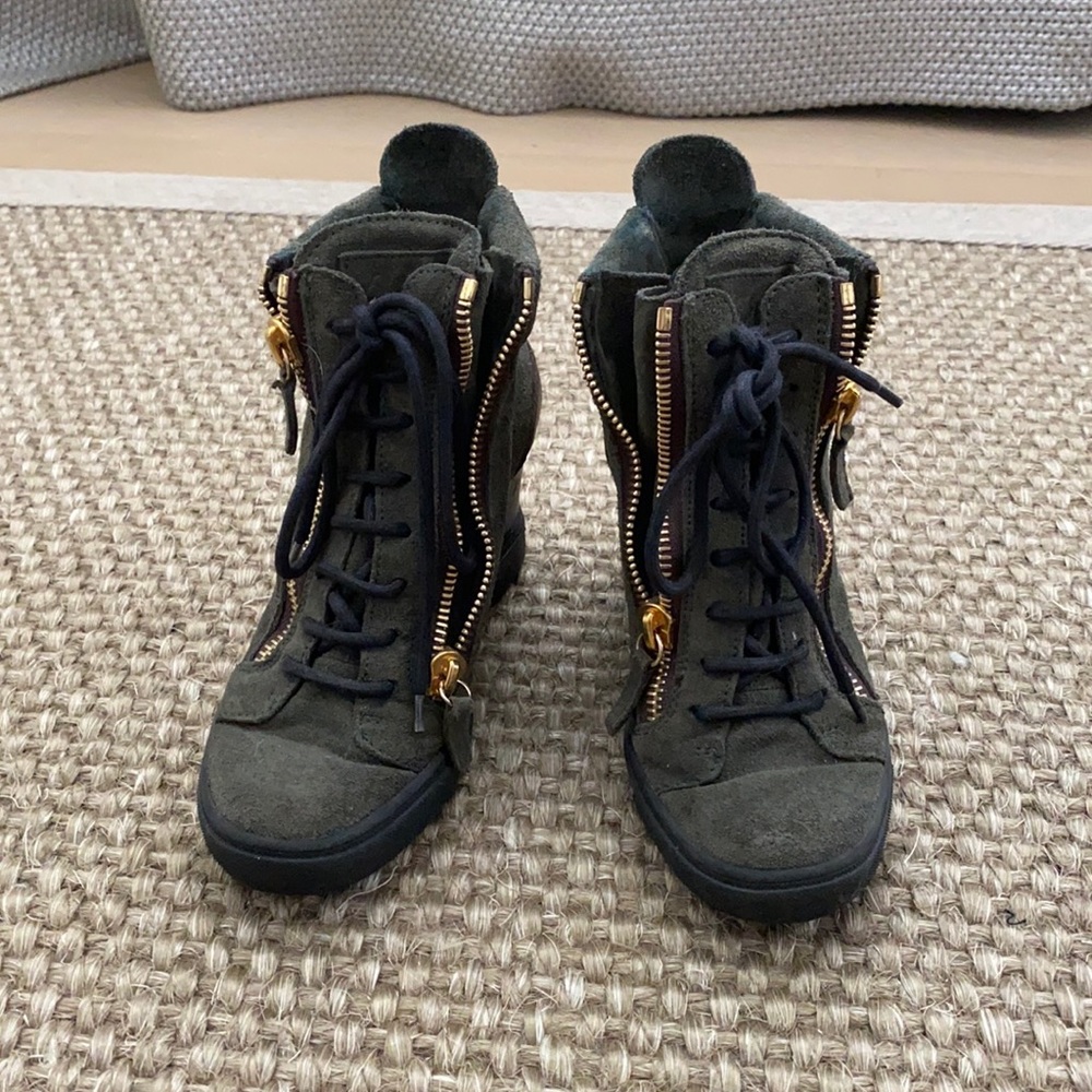 Giuseppe Zanotti green suede  sneakers  351/2